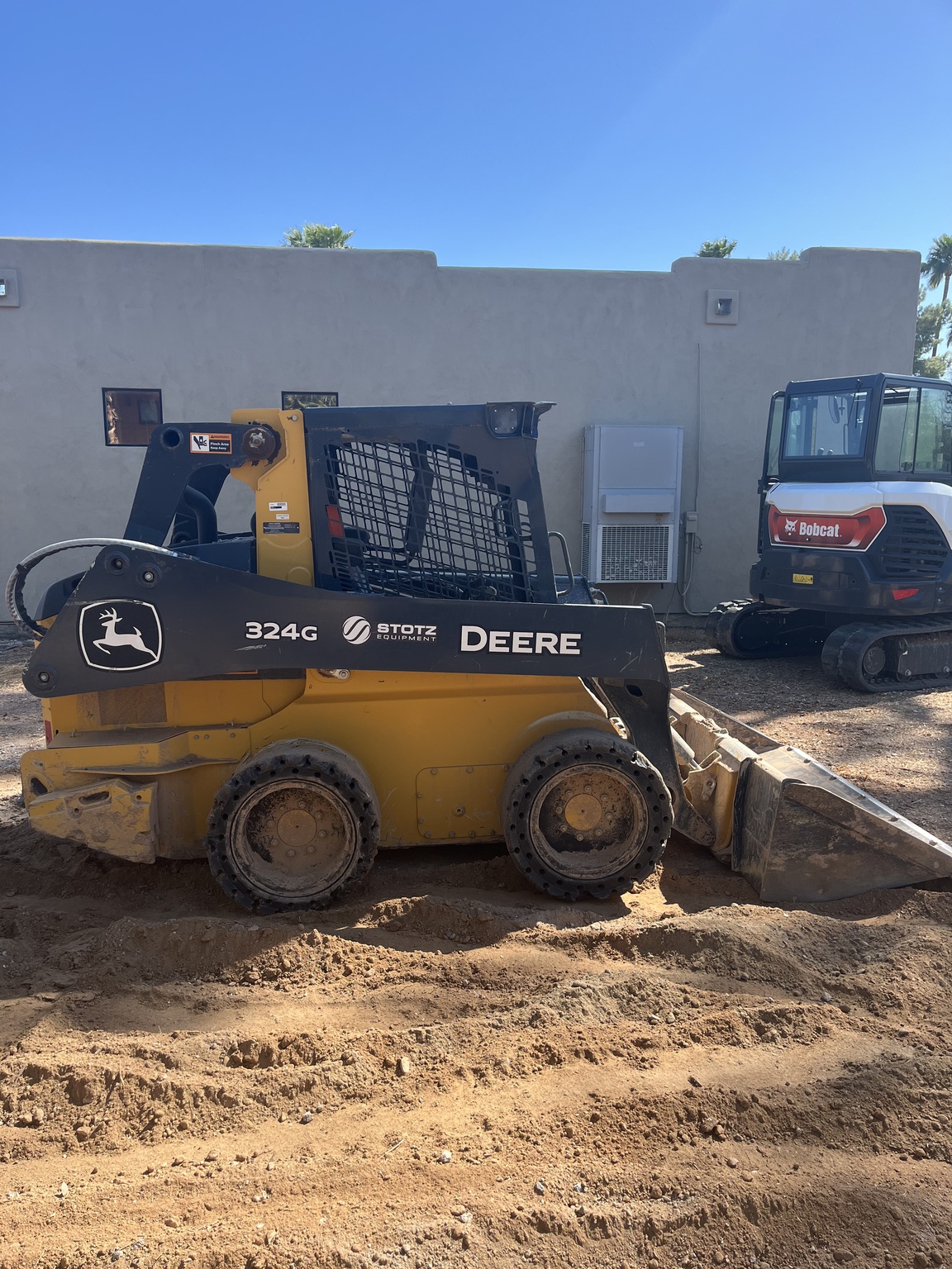 2023 John Deere 324G Image 4