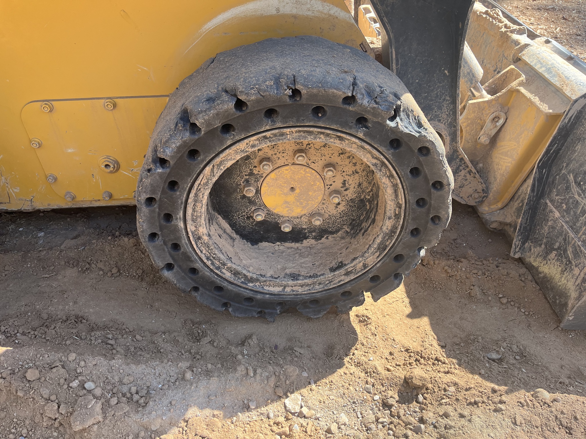 2023 John Deere 324G Image 19