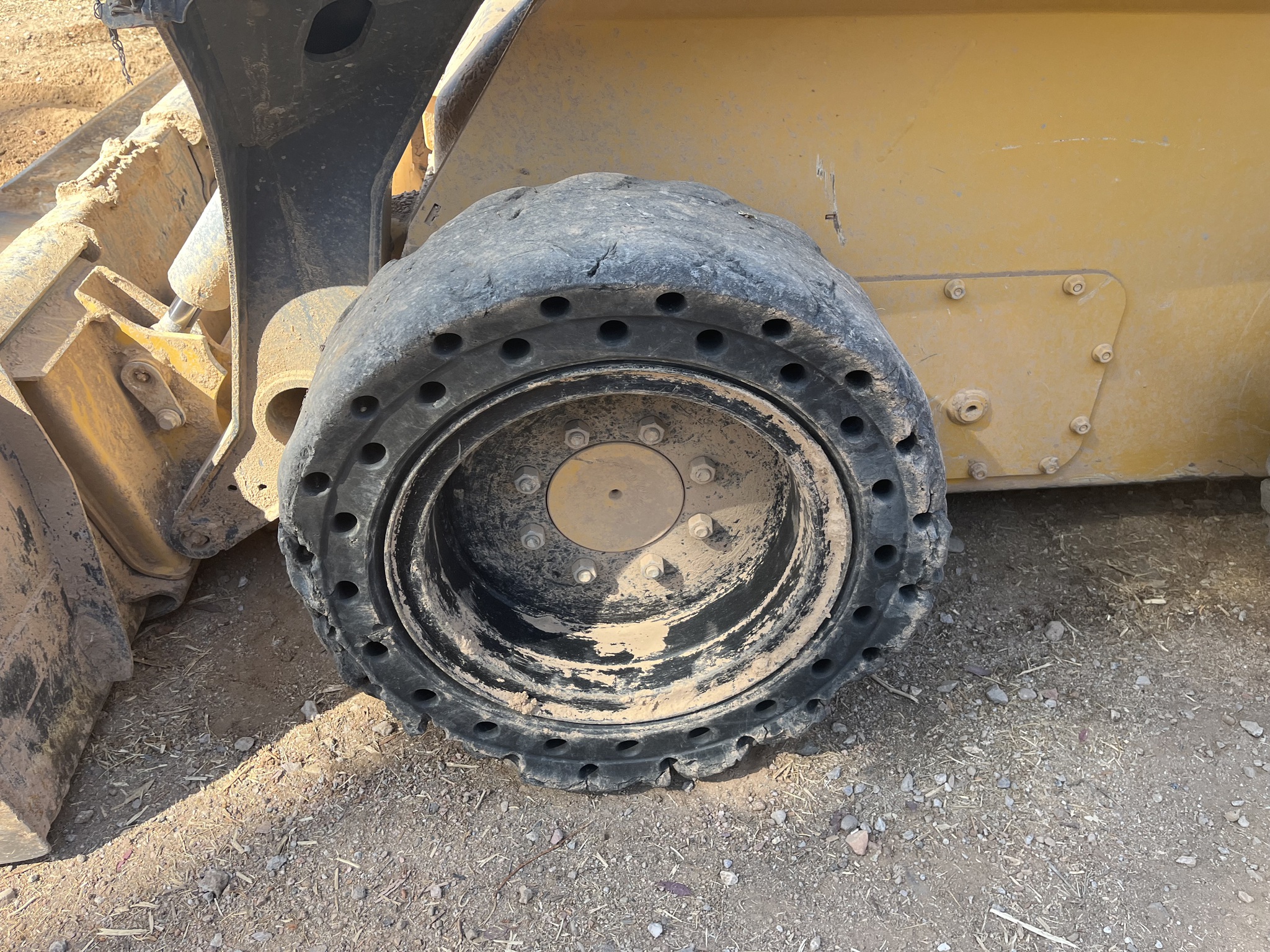 2023 John Deere 324G Image 21