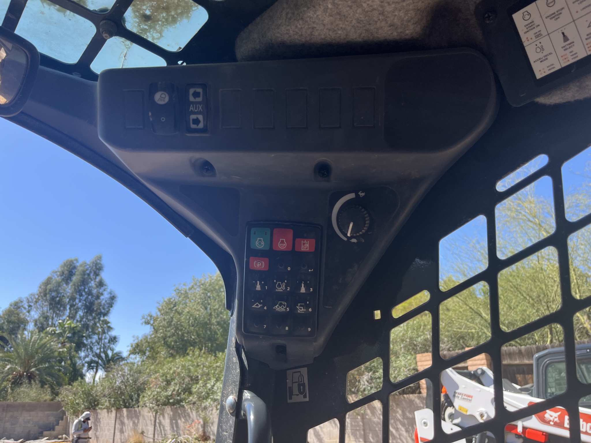 2023 John Deere 324G Image 11