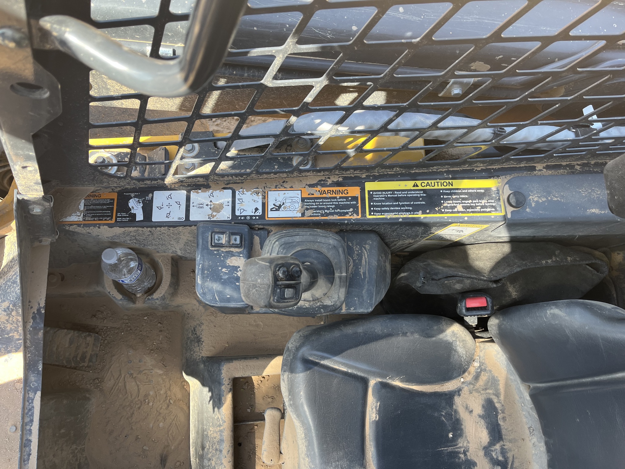 2023 John Deere 324G Image 6