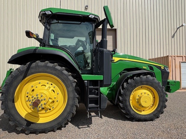 2023 John Deere 8R 250 Image 6