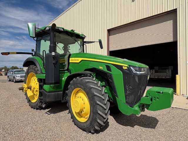 2023 John Deere 8R 250 Image 7