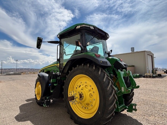 2023 John Deere 8R 250 Image 3