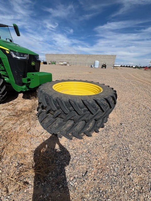 2023 John Deere 8R 250 Image 11