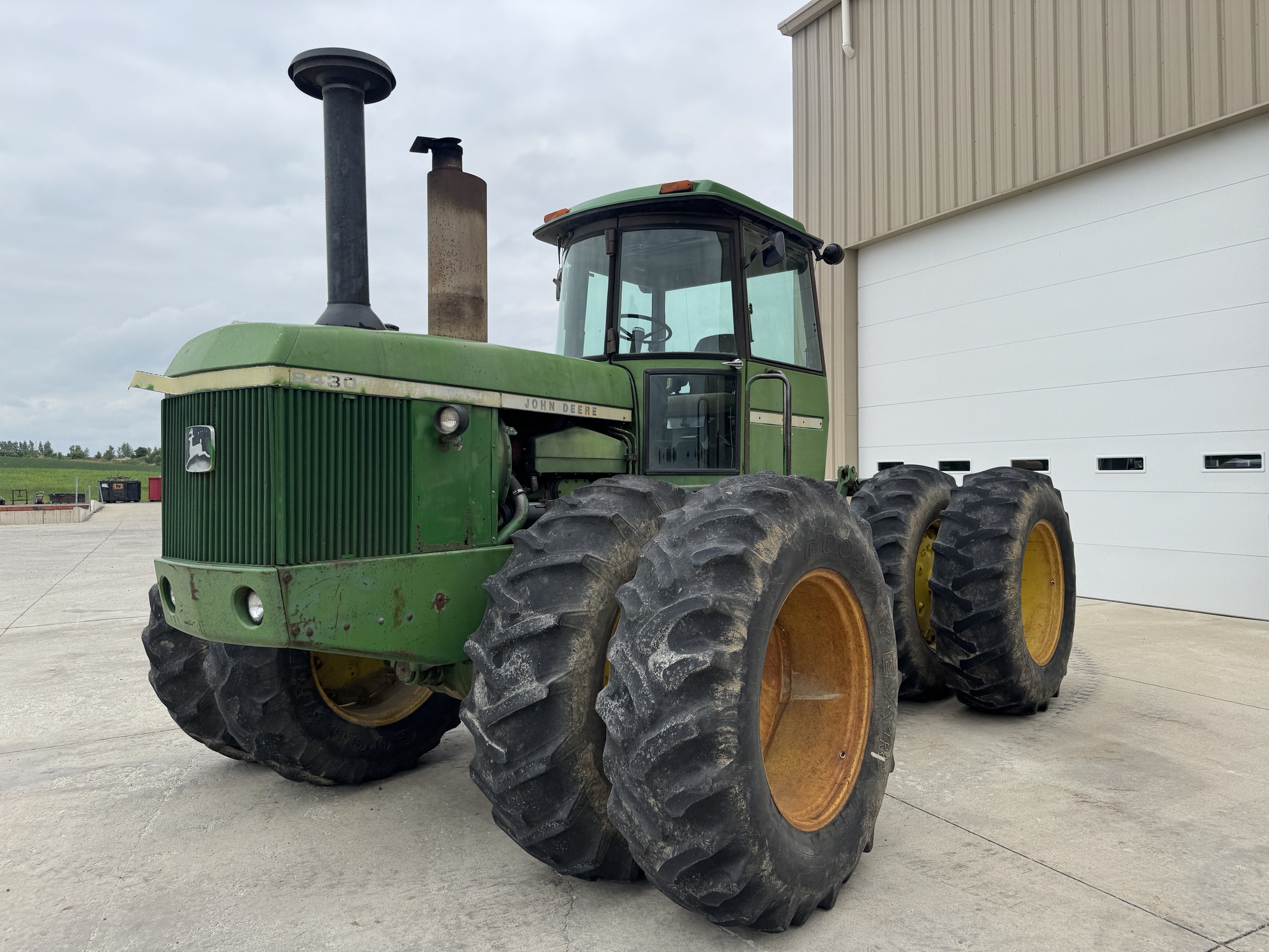 1975 John Deere 8430 Image 2
