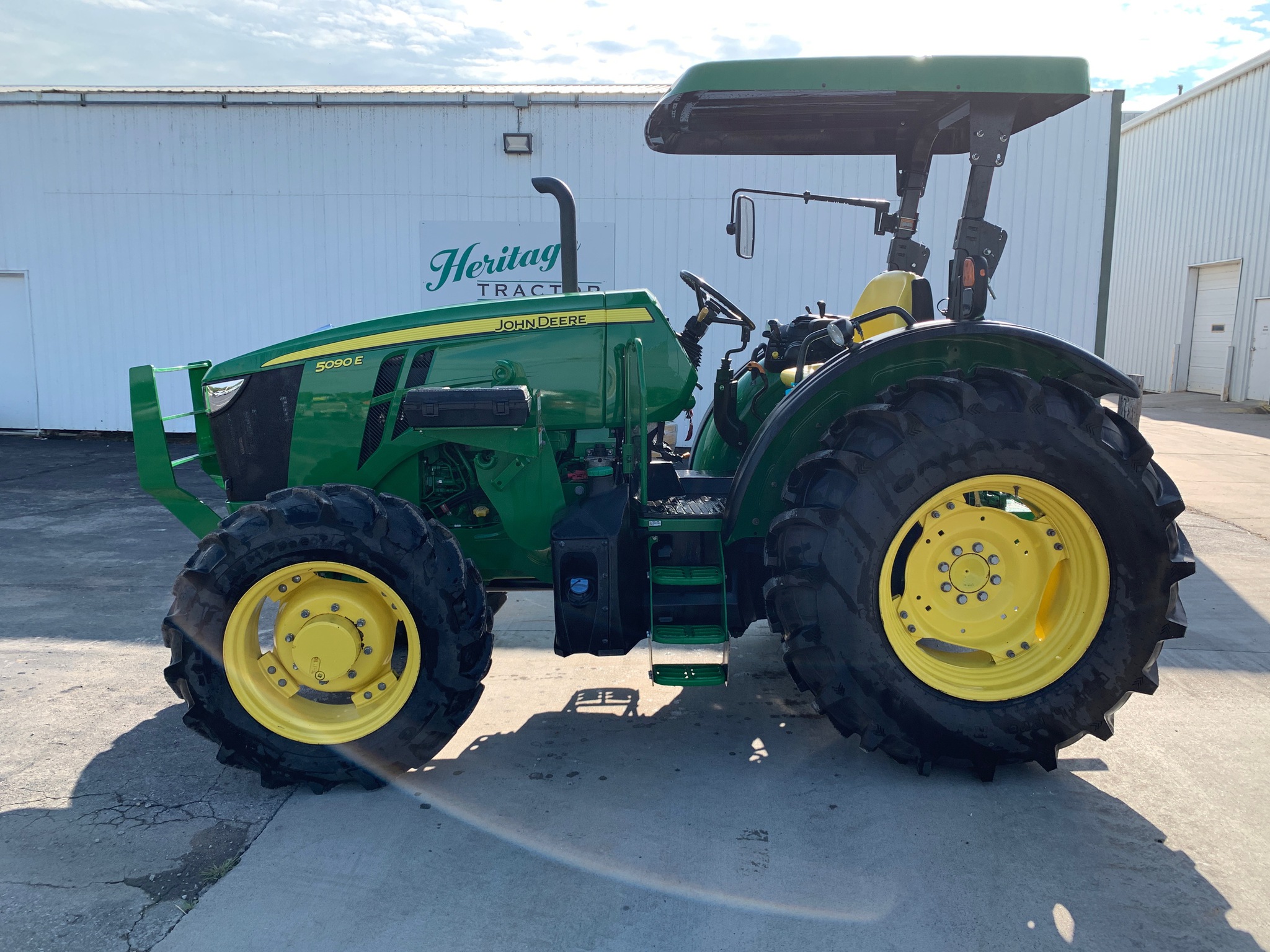  2019 John Deere 5090E at Heritage Tractor in Lamar, MO