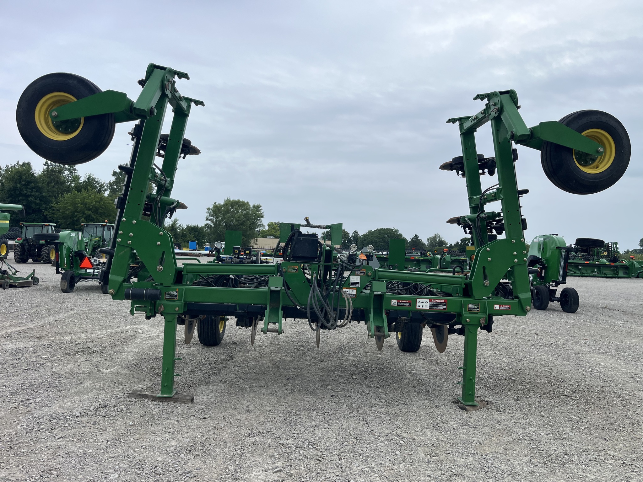 2011 John Deere 2510H Image 1