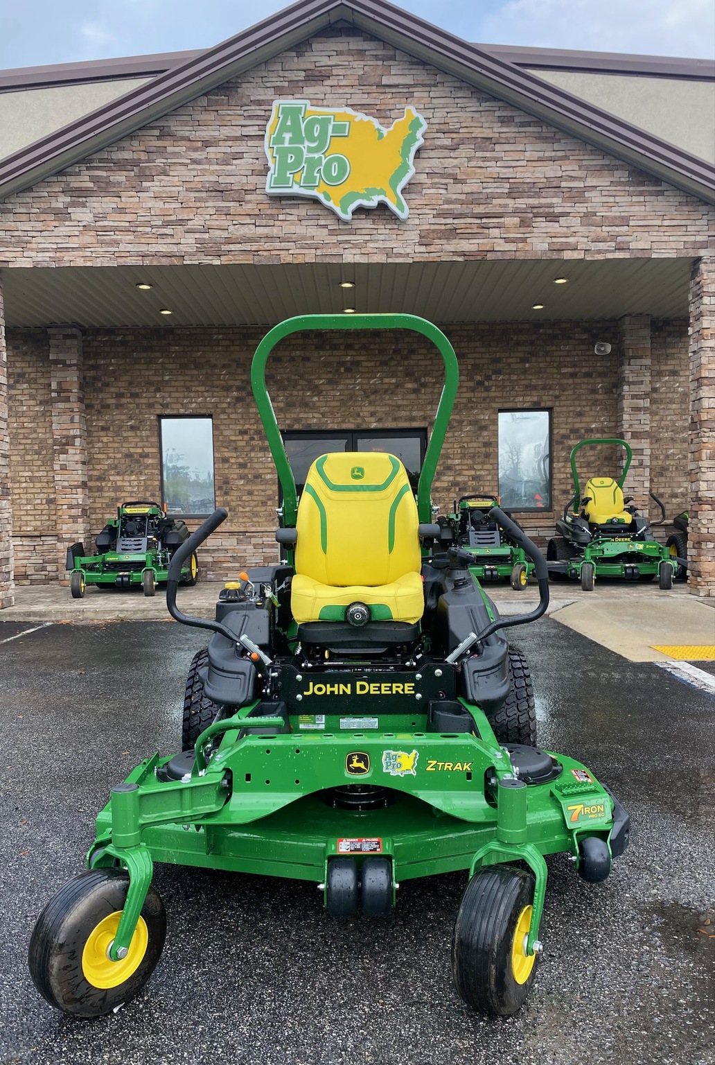 2025 John Deere Z930M SALE ON THIS UNIT ONLY Image 1