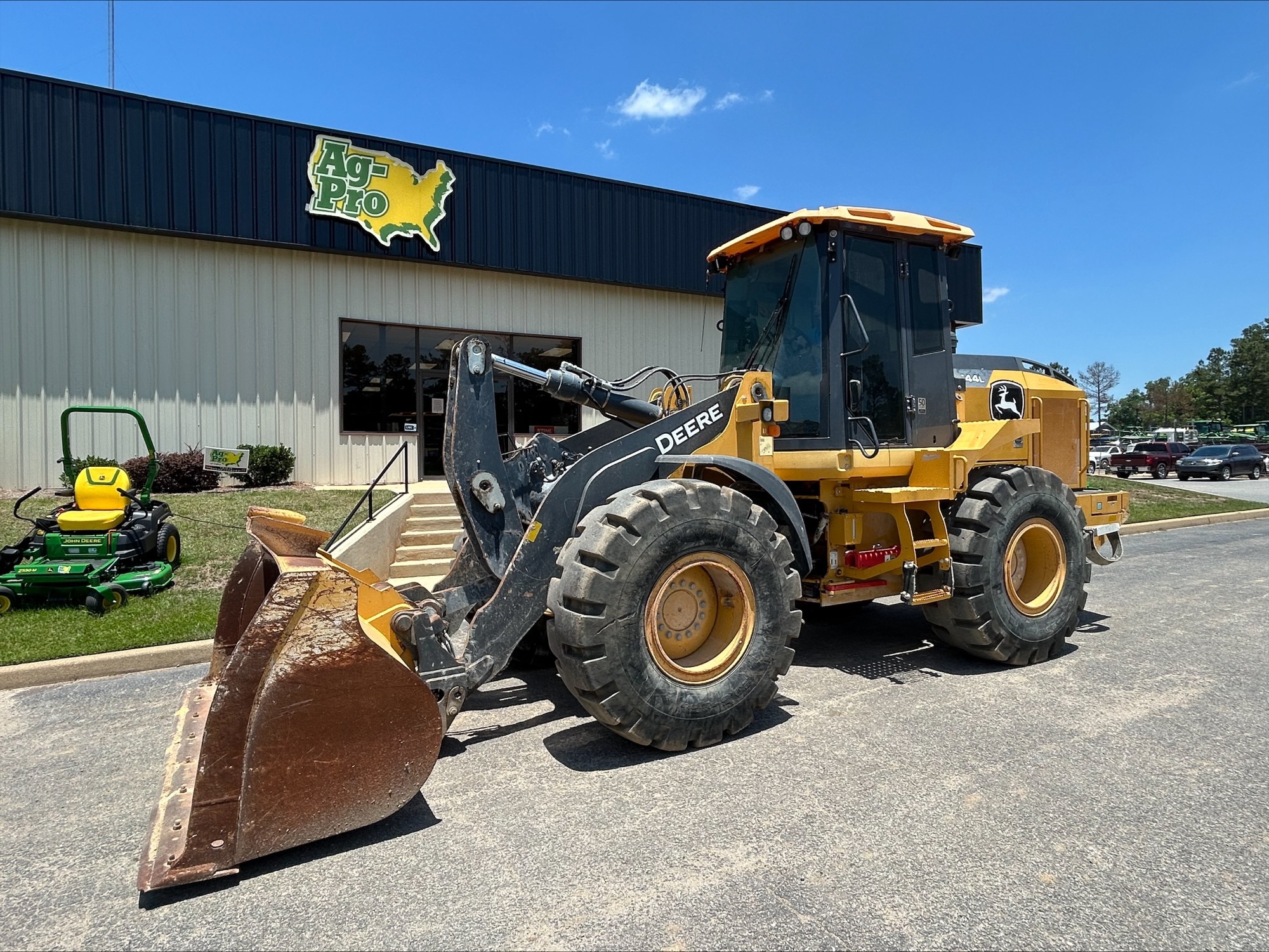 2019 John Deere 544L Image 1