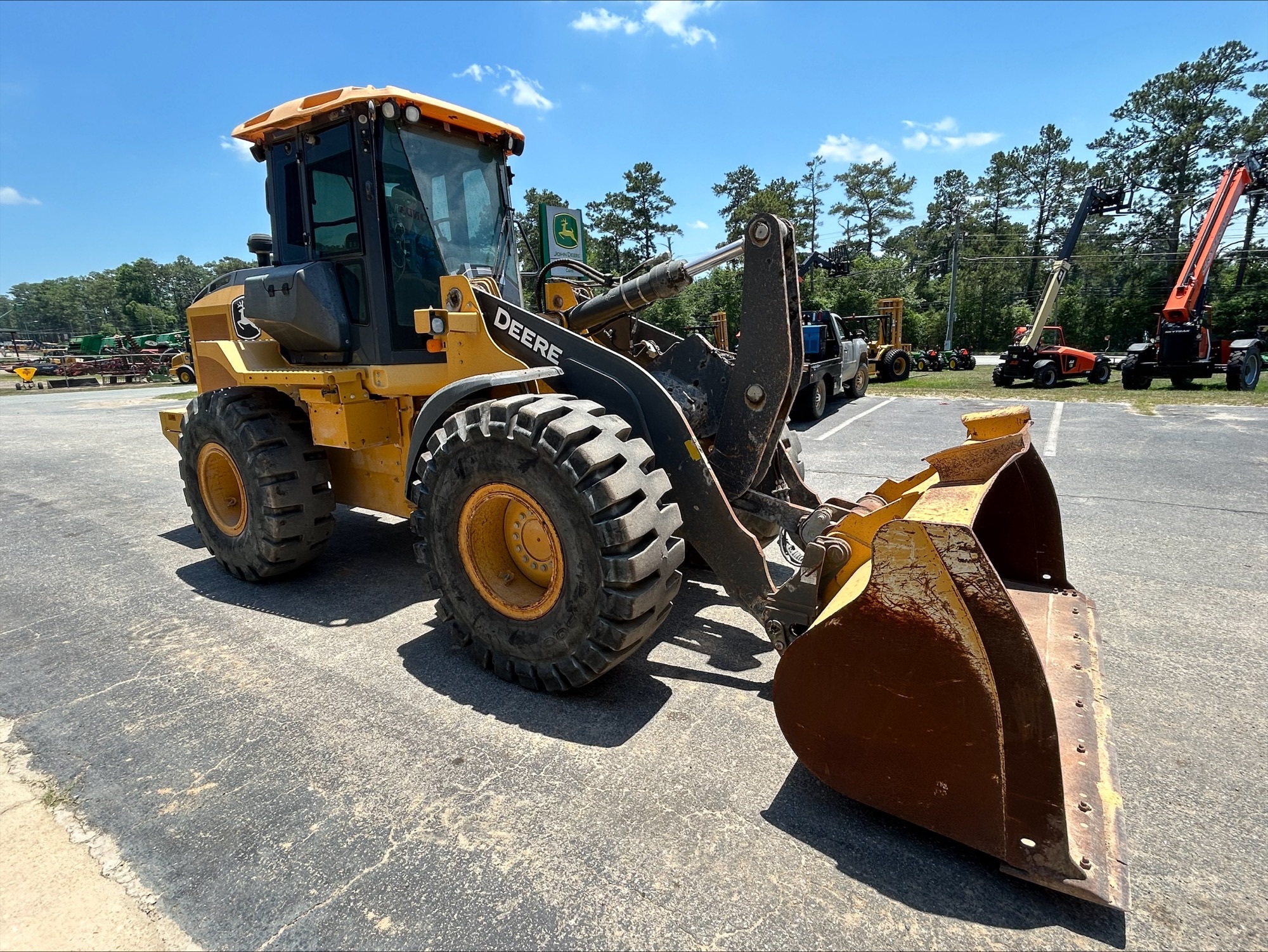 2019 John Deere 544L Image 4