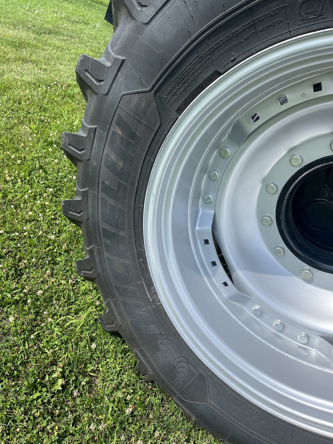  2024 Case IH Magnum 340 AFS at Heritage Tractor in Princeton, IL