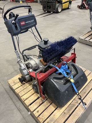 Used 2015 Toro FLEX 2100 Walking Greens Mowers at Horizon Ag & Turf in Calgary, AB - Photo2