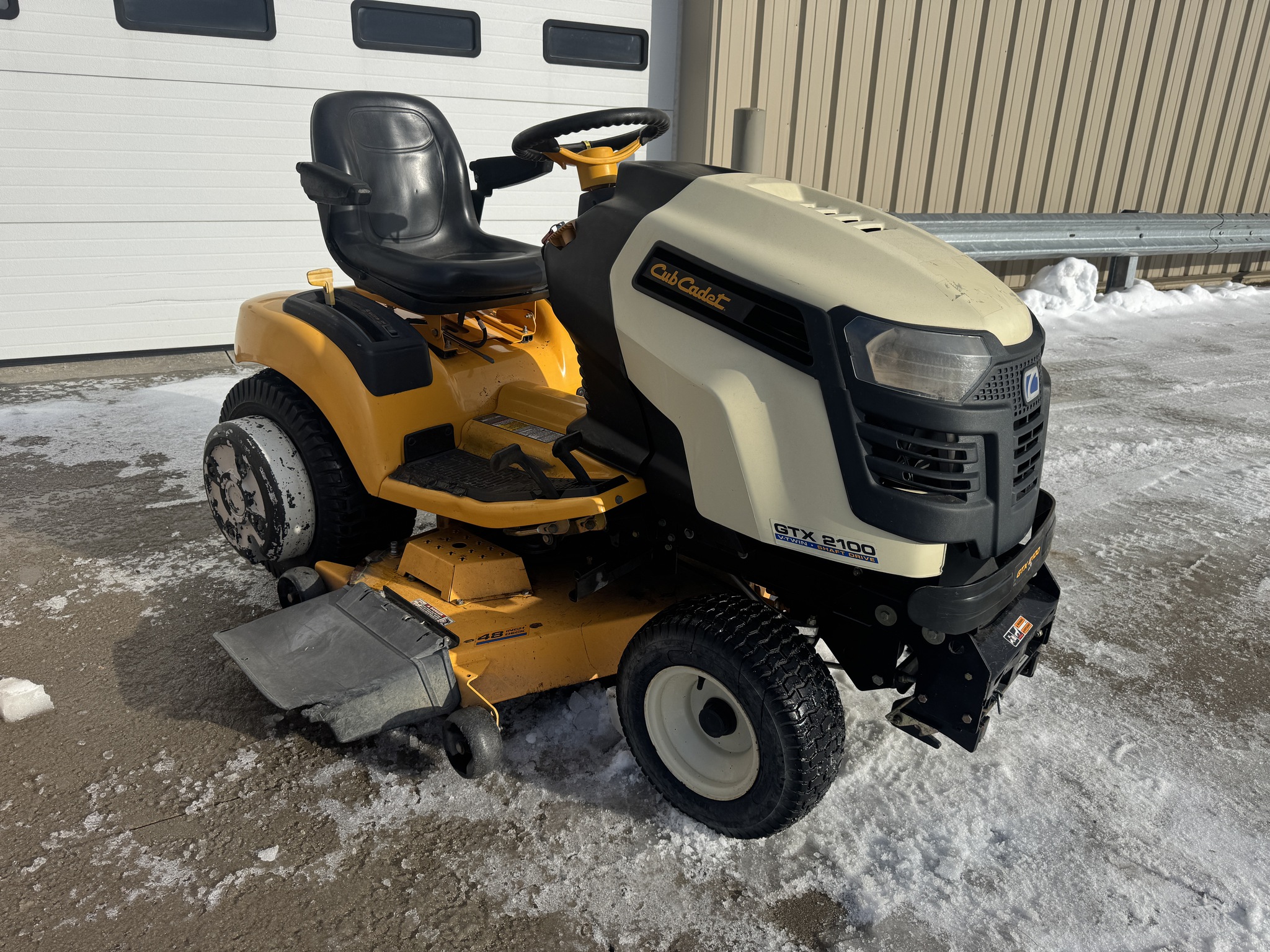 2012 Cub Cadet GTX2100 Image 2