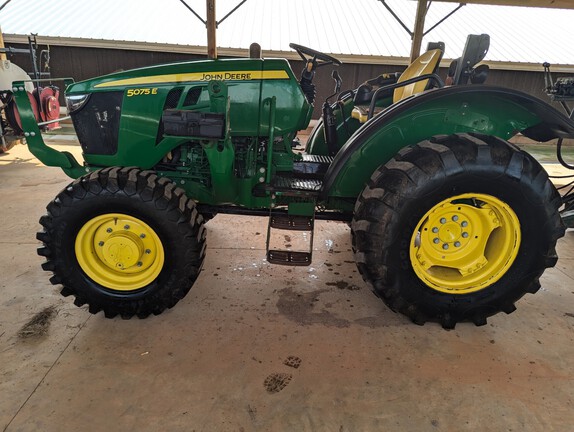 2022 John Deere 5075E