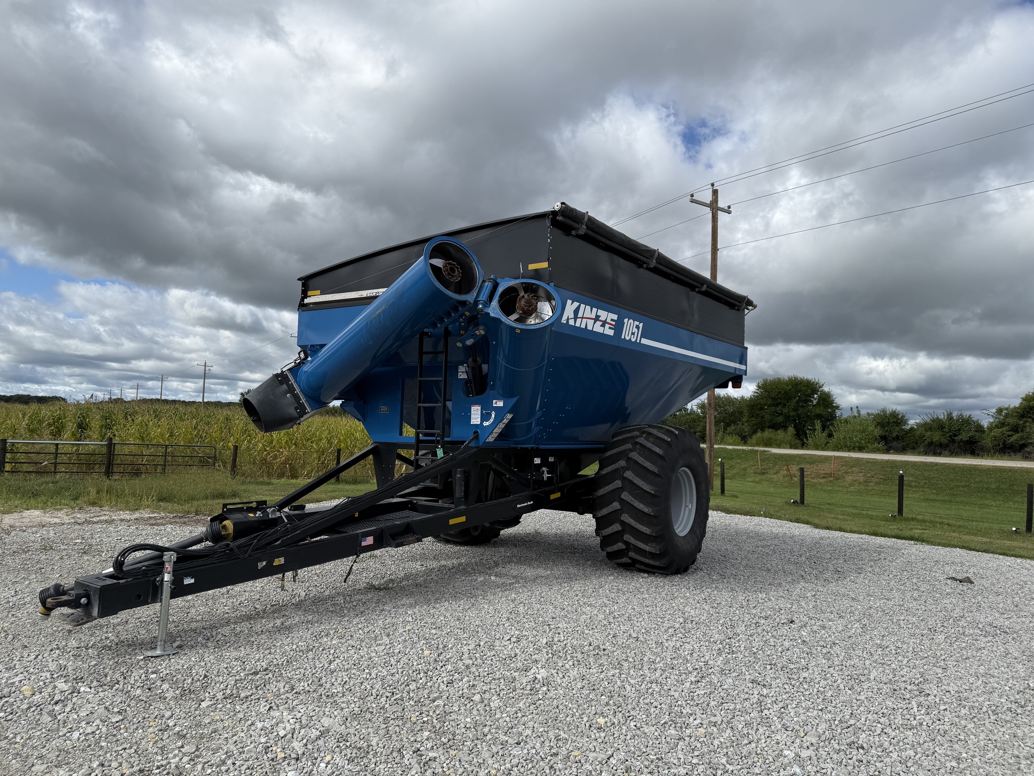 2022 Kinze 1051 Image 2