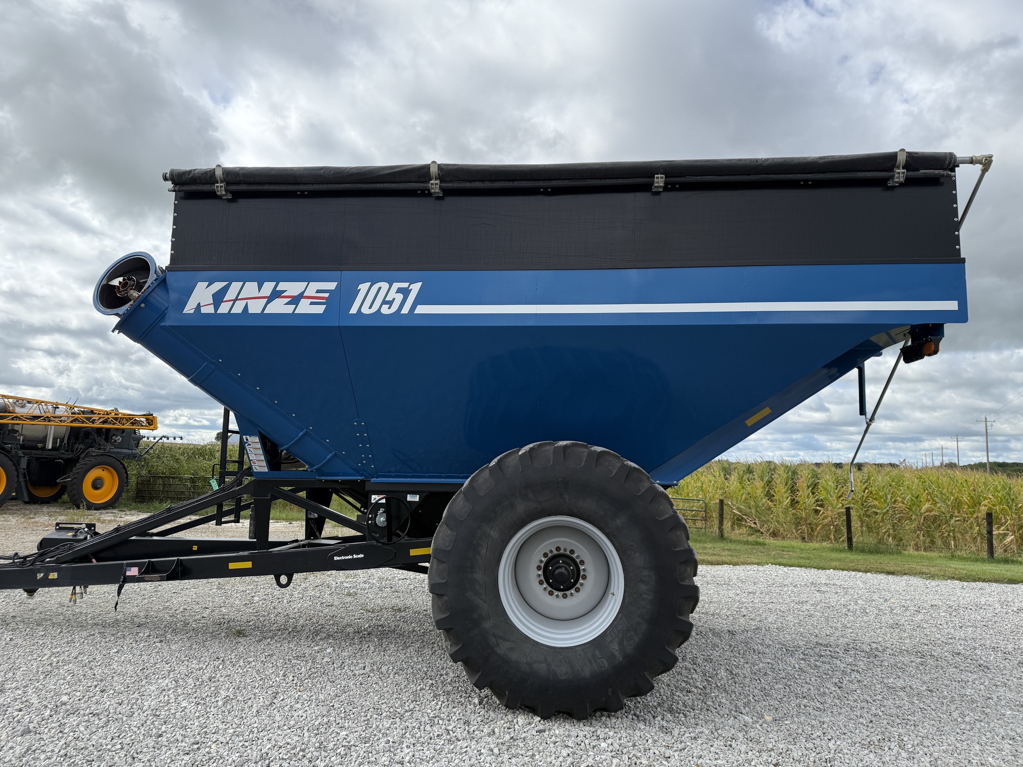 2022 Kinze 1051 Image 12