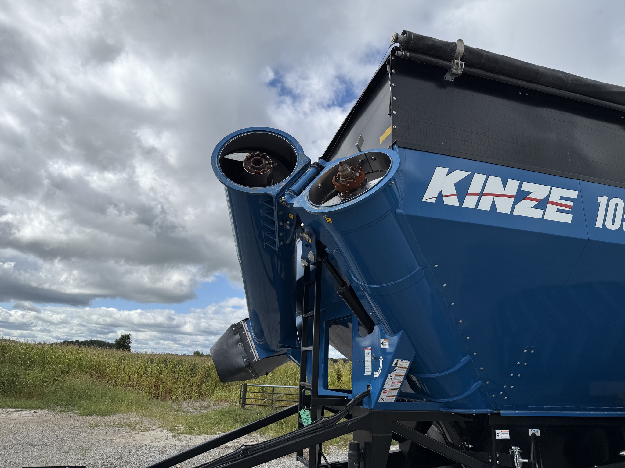 2022 Kinze 1051 Image 15