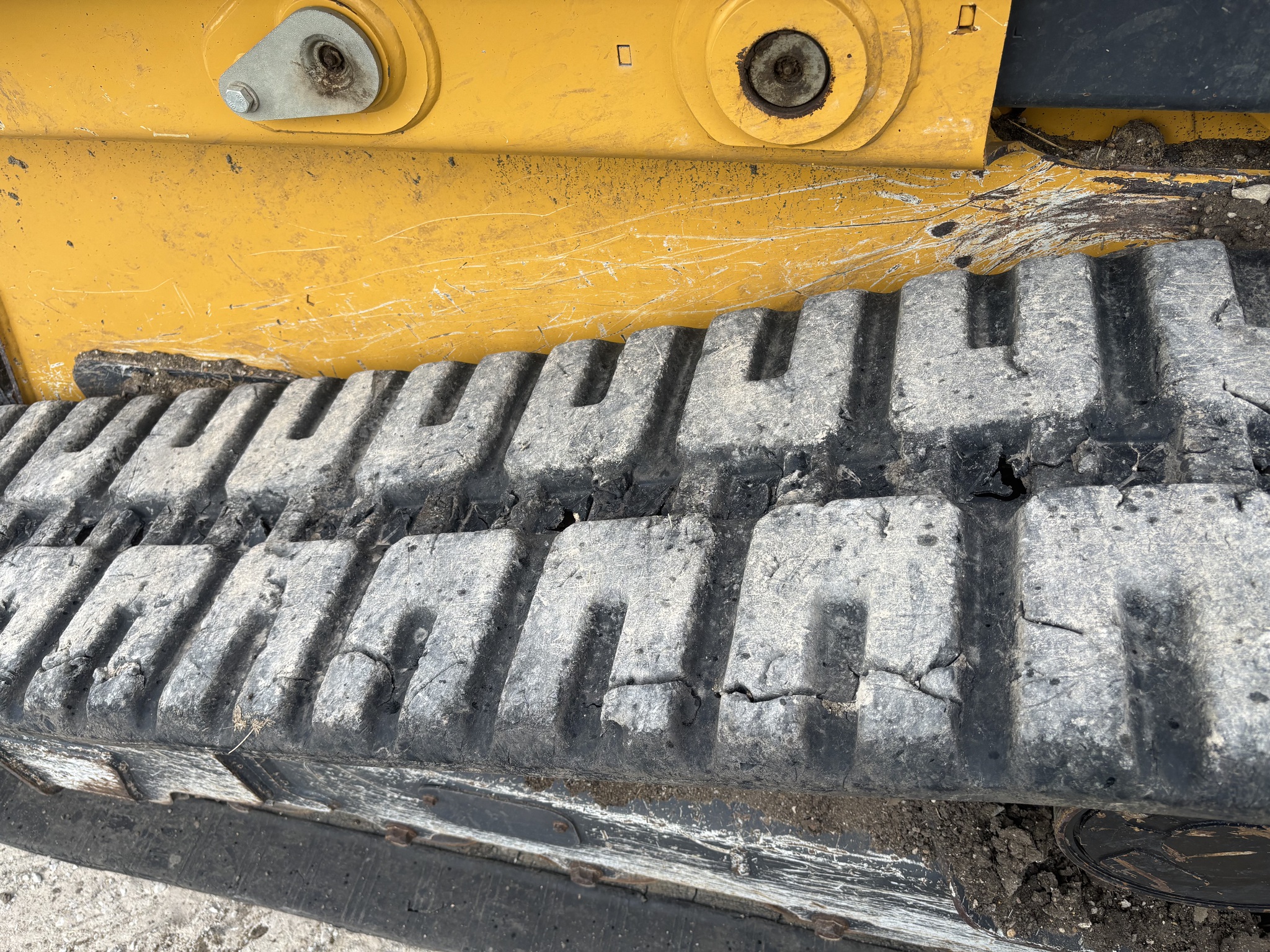 2020 John Deere 333G Image 10
