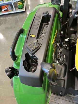 2024 John Deere 4044R (7th thumbnail)