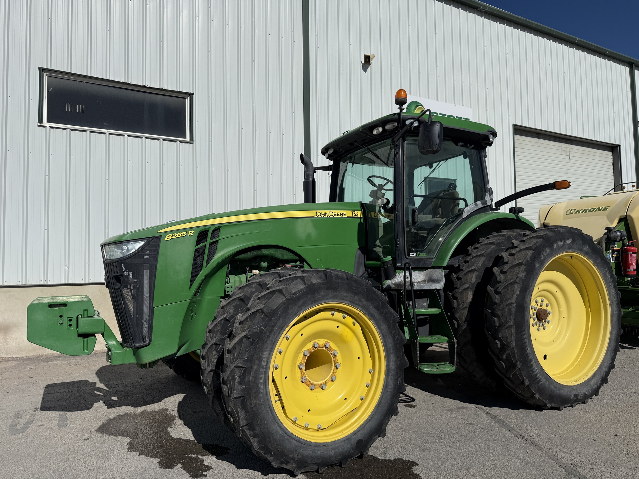 2014 John Deere 8285R Image 1