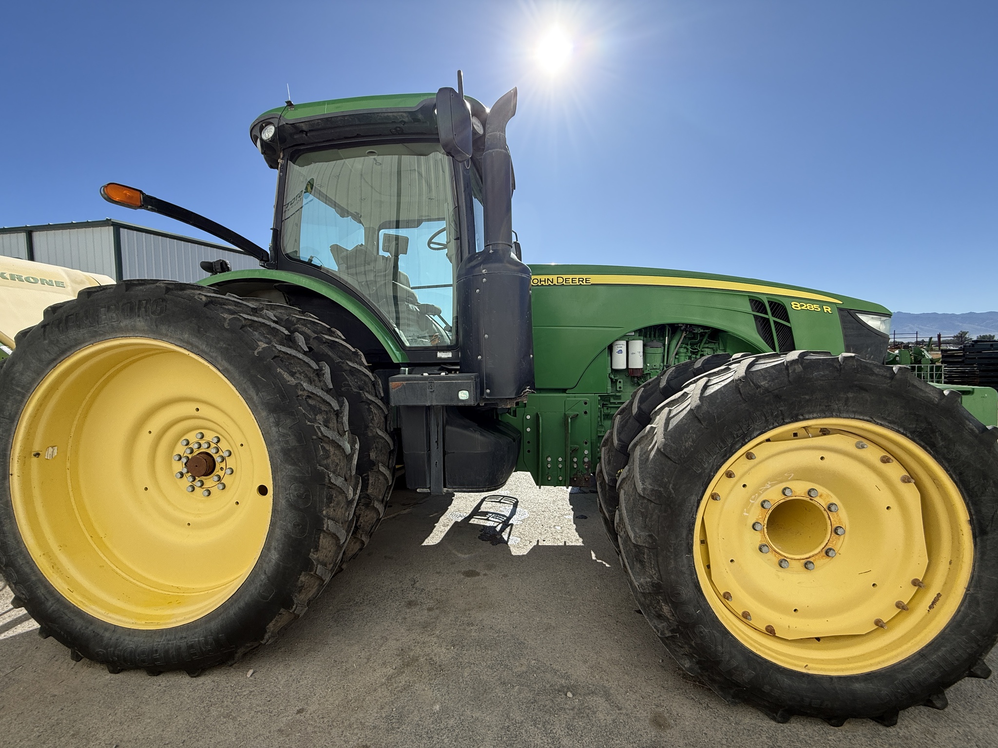 2014 John Deere 8285R Image 8