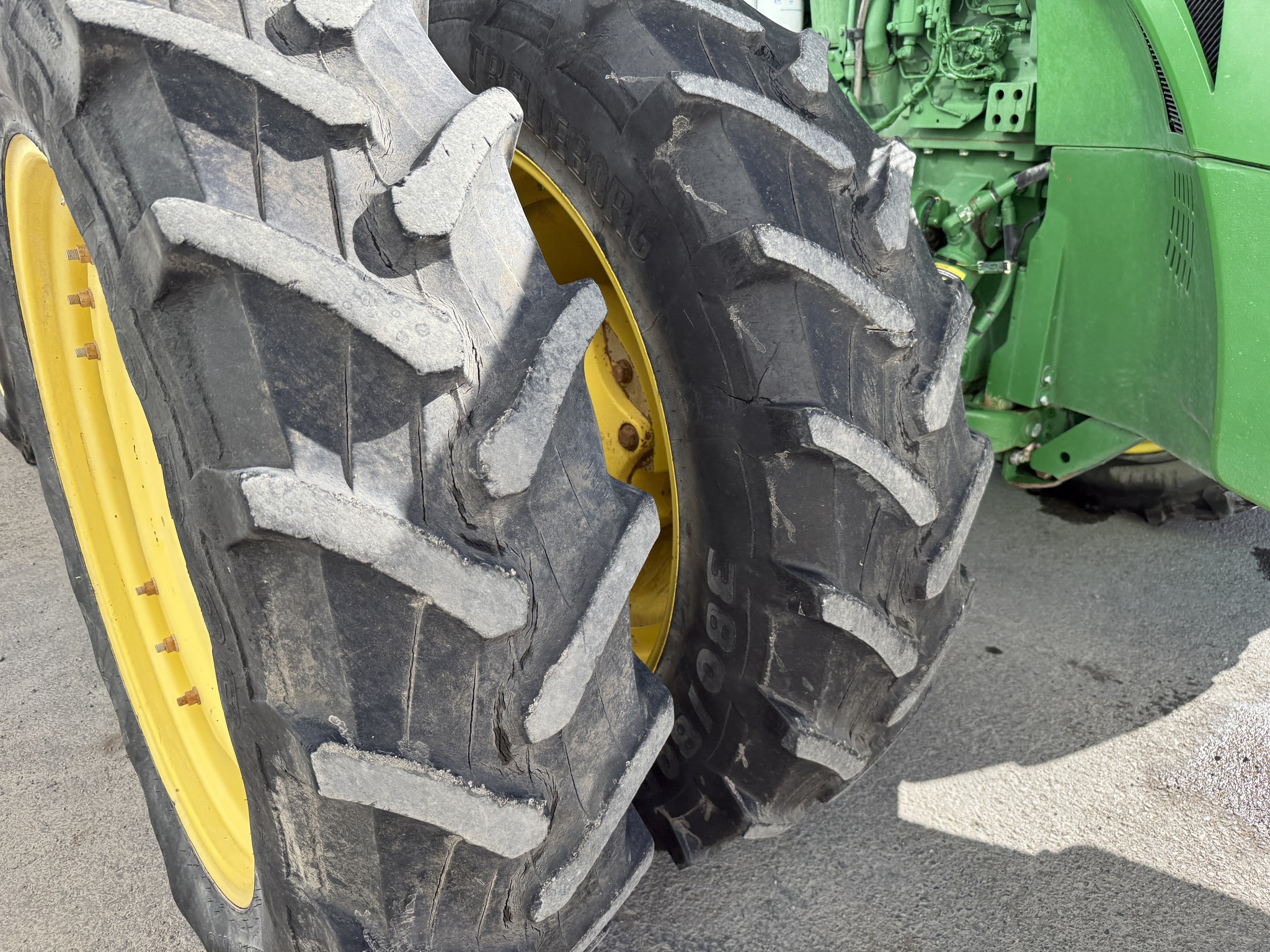 2014 John Deere 8285R Image 7