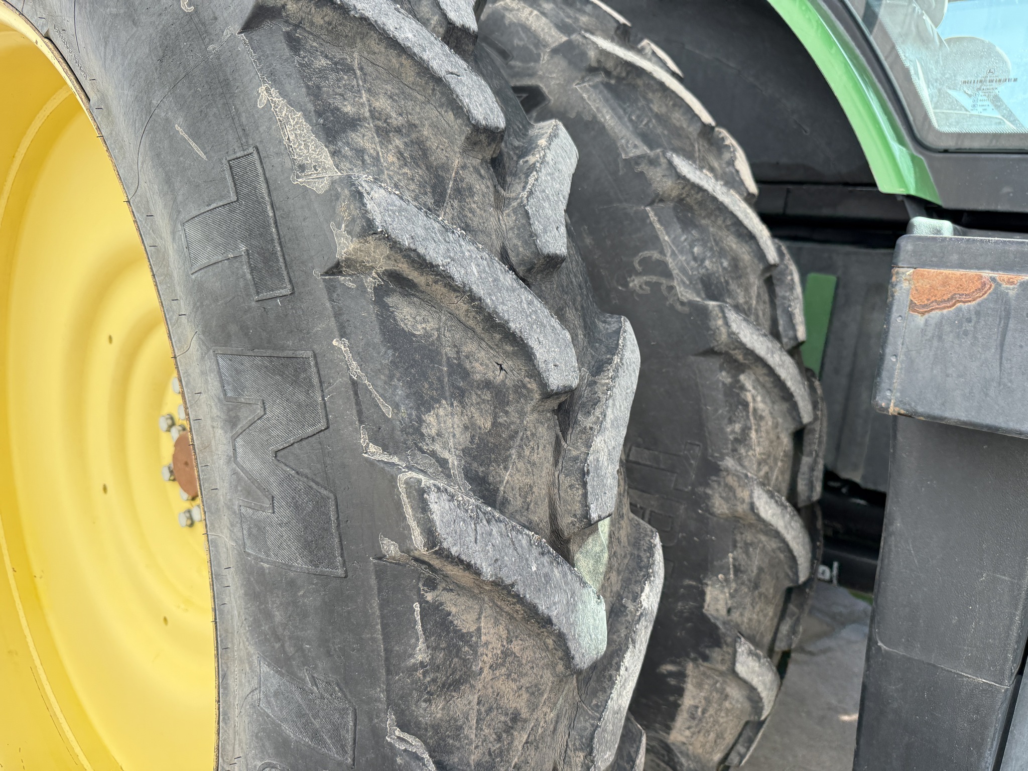 2014 John Deere 8285R Image 13