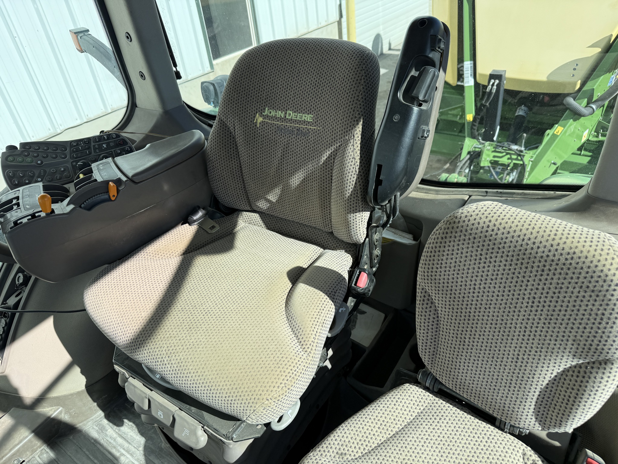 2014 John Deere 8285R Image 19