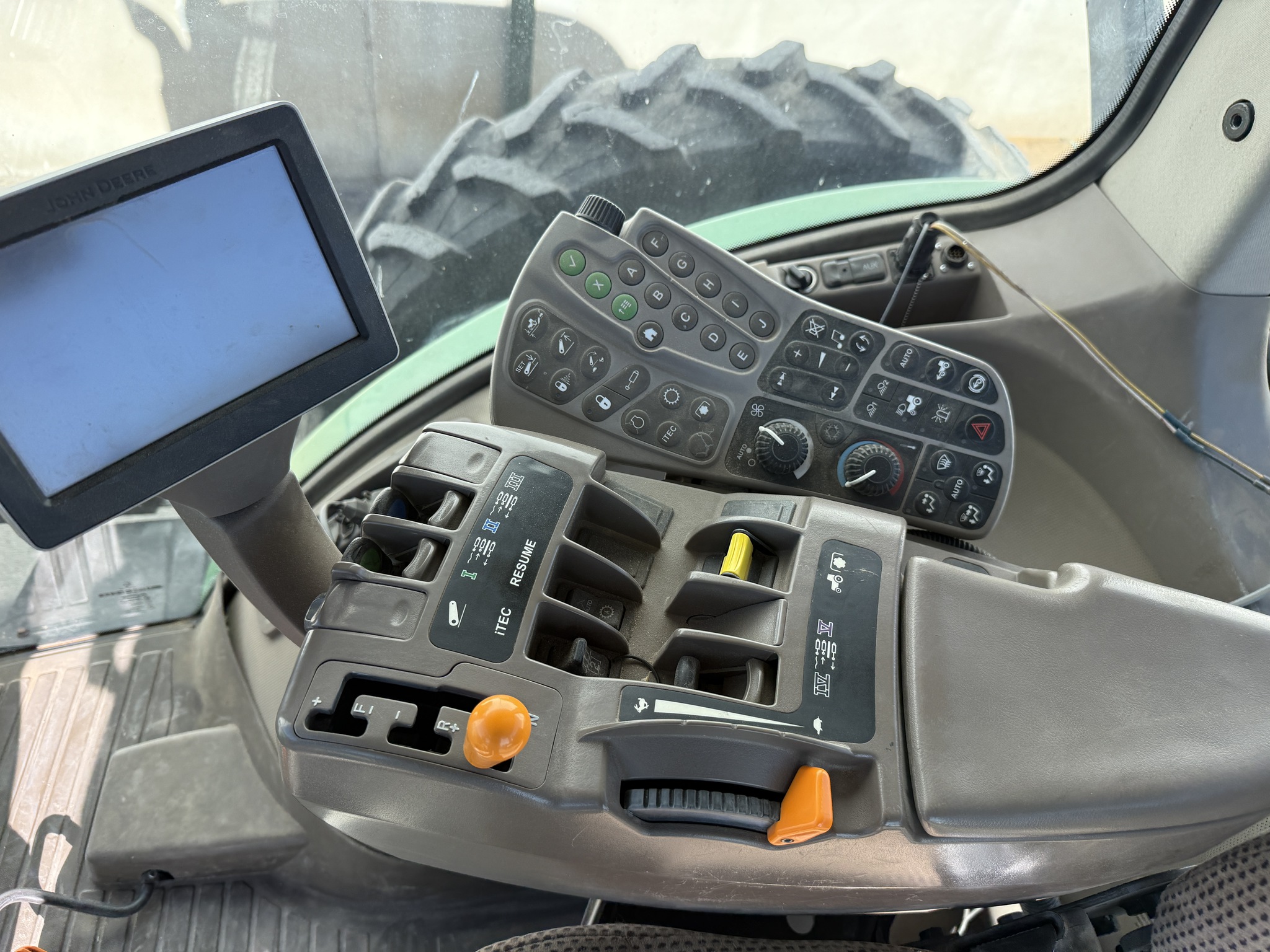 2014 John Deere 8285R Image 20
