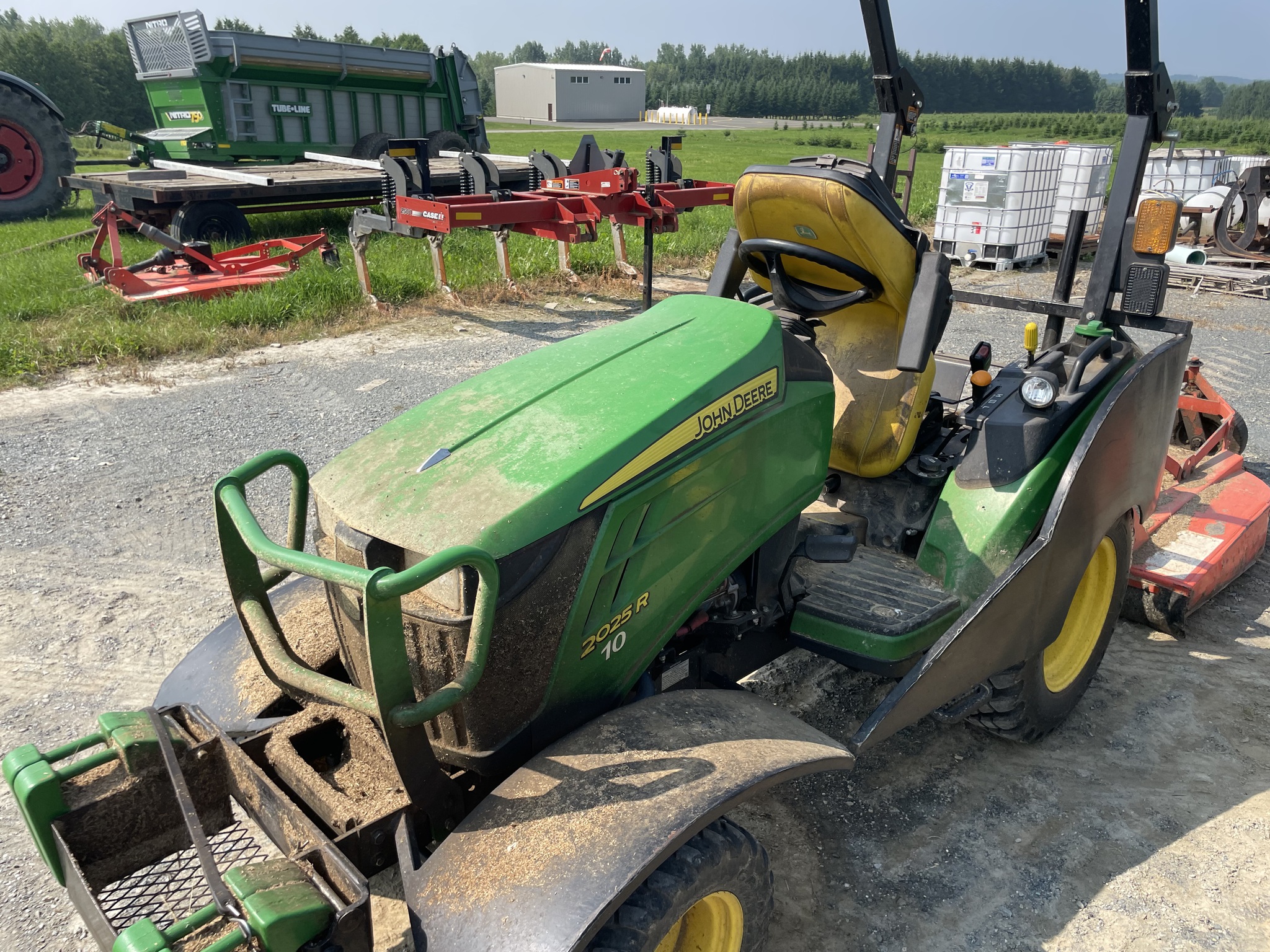 2021 John Deere 2025R Image 9