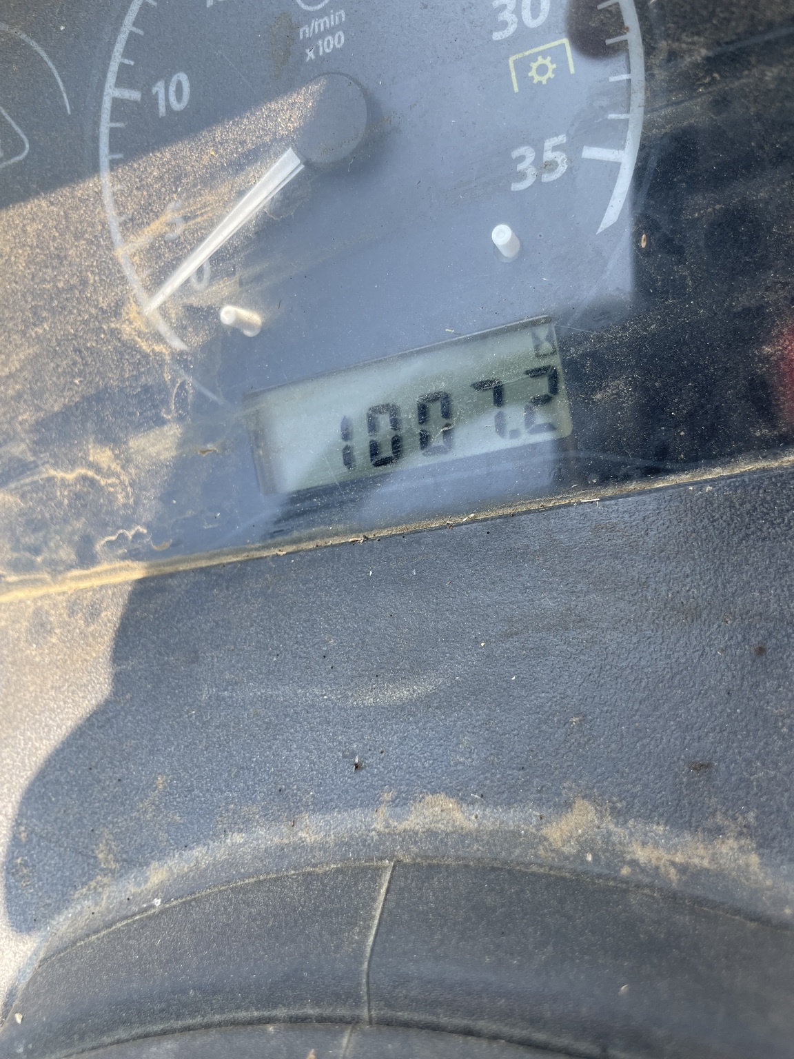 2021 John Deere 2025R Image 11