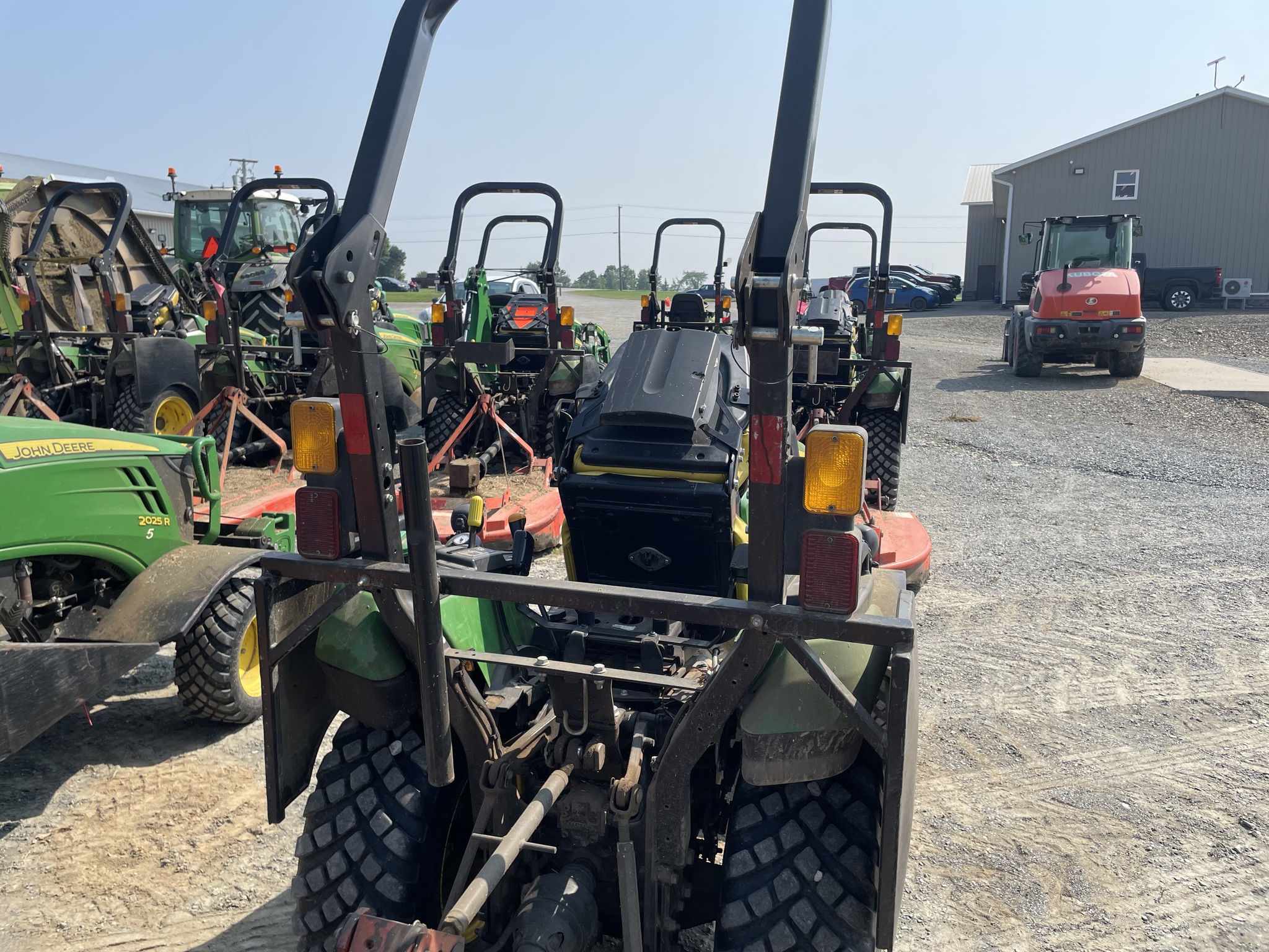 2021 John Deere 2025R Image 12