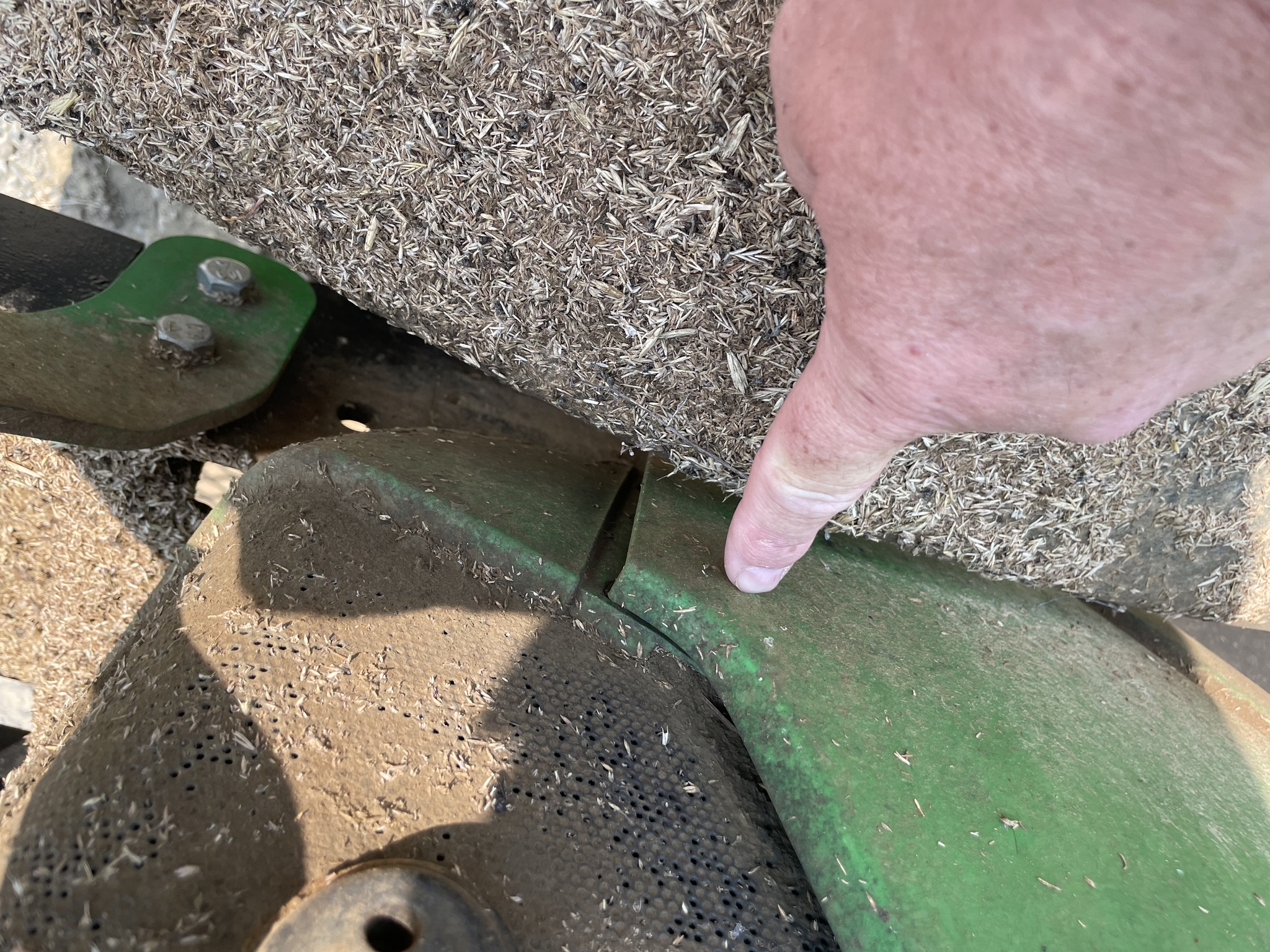 2021 John Deere 2025R Image 10