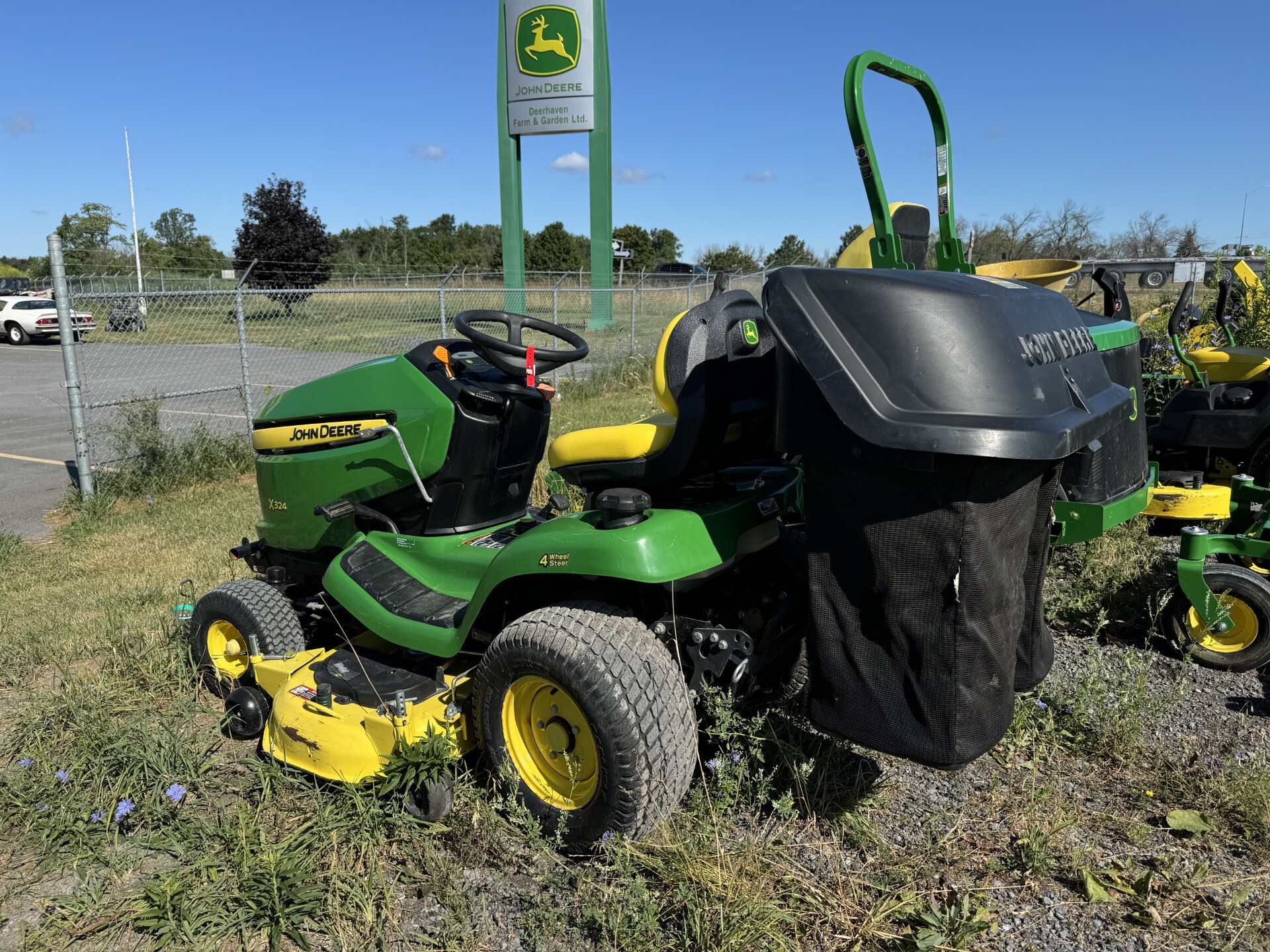 2013 John Deere X324 Image 3