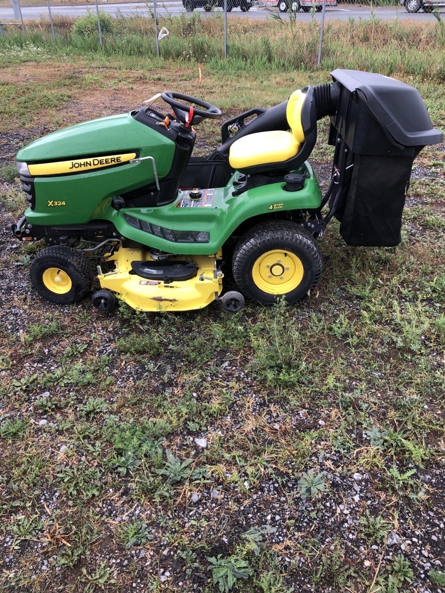 2013 John Deere X324 Image 3