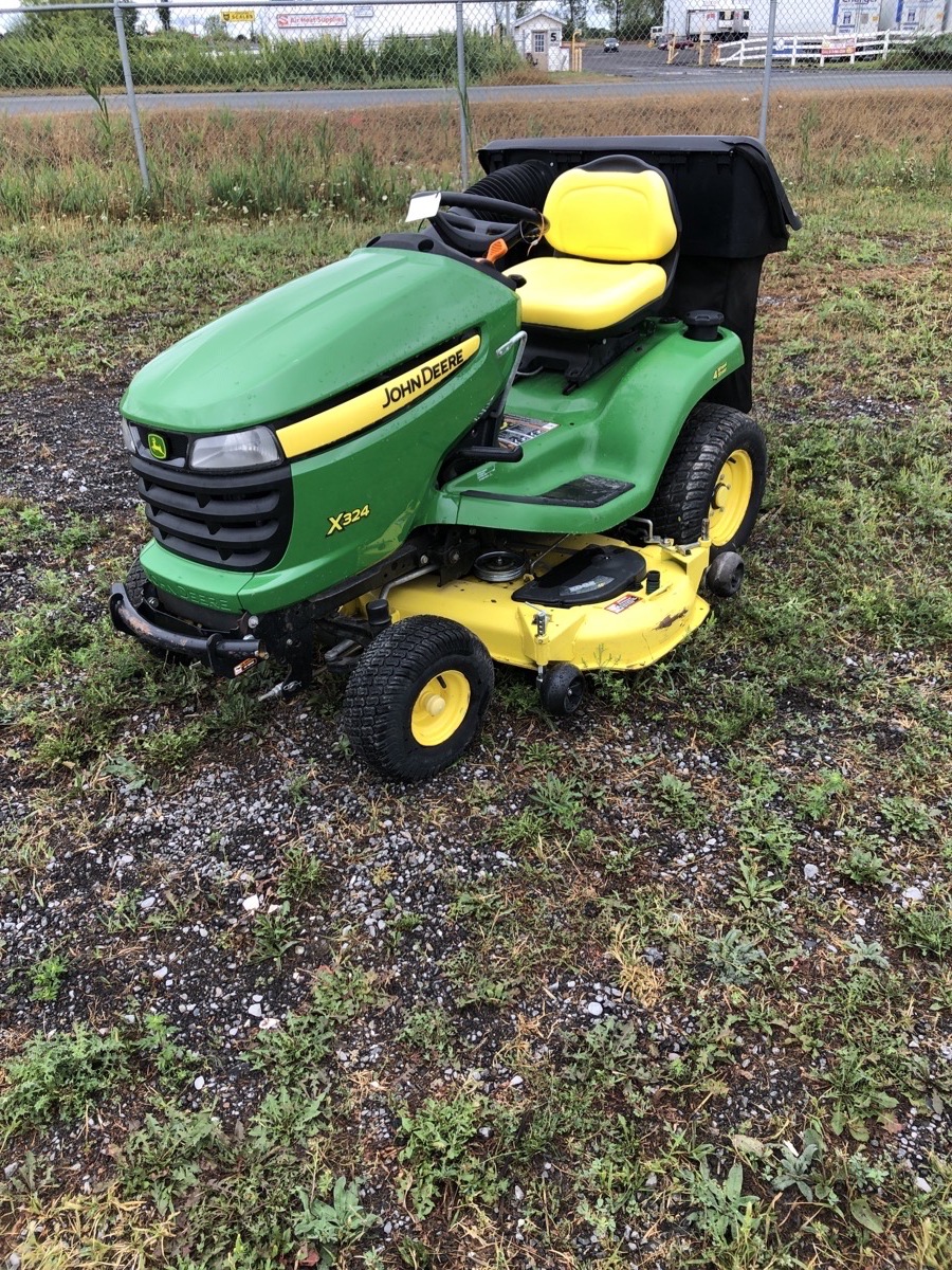 2013 John Deere X324 Image 2
