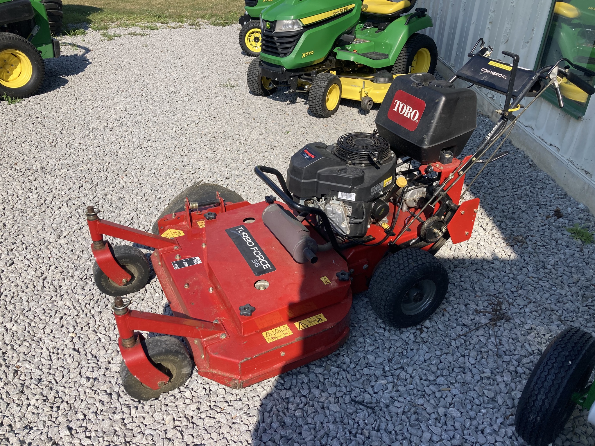 2016 Toro TURBO FORCE 36 Image 2