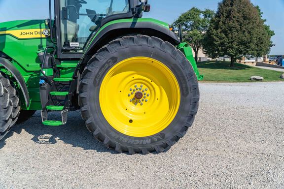 Used 2025 John Deere 8R 340 Row Crop Tractors at Koenig Equipment in Urbana, OH - Photo9