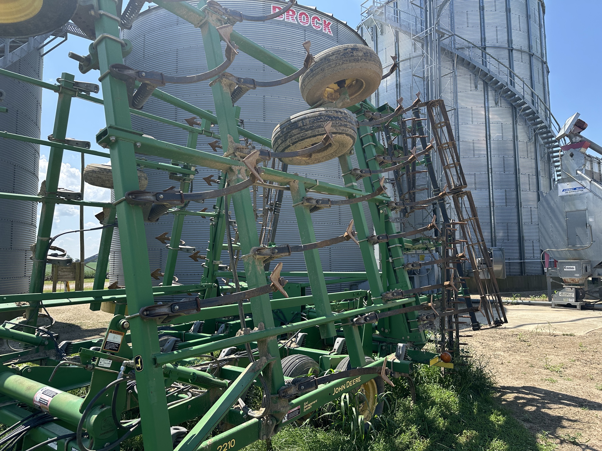 2006 John Deere 2210 Image 2