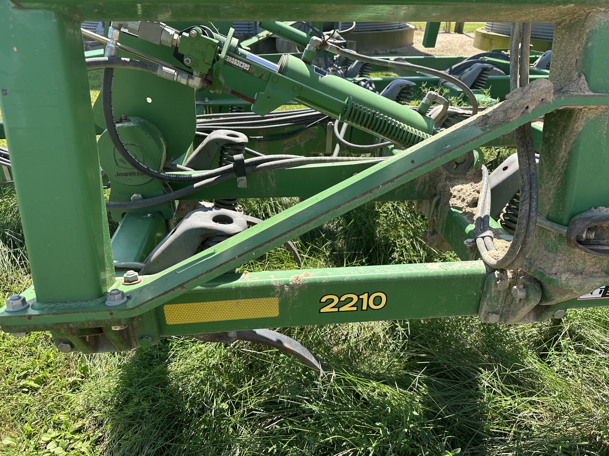 2006 John Deere 2210 Image 3