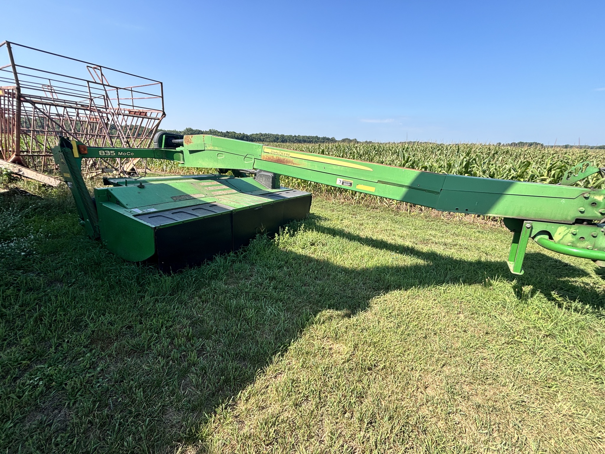 2011 John Deere 835 Image 1