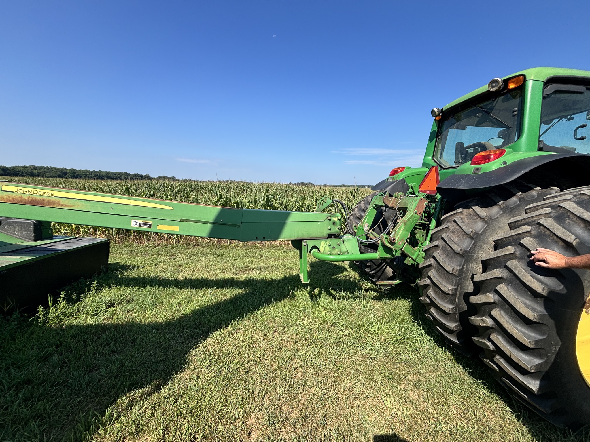 2011 John Deere 835 Image 3
