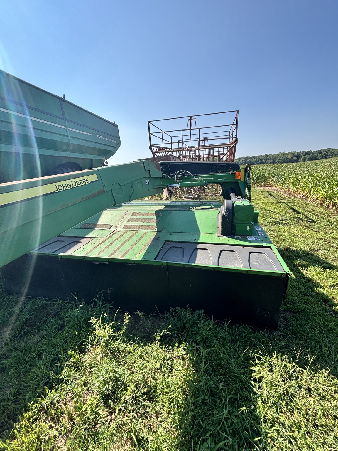 2011 John Deere 835 Image 2