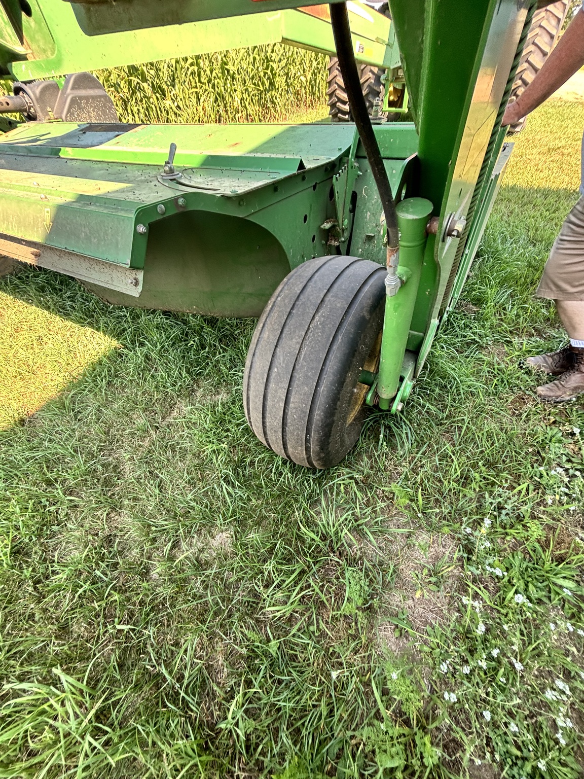 2011 John Deere 835 Image 4