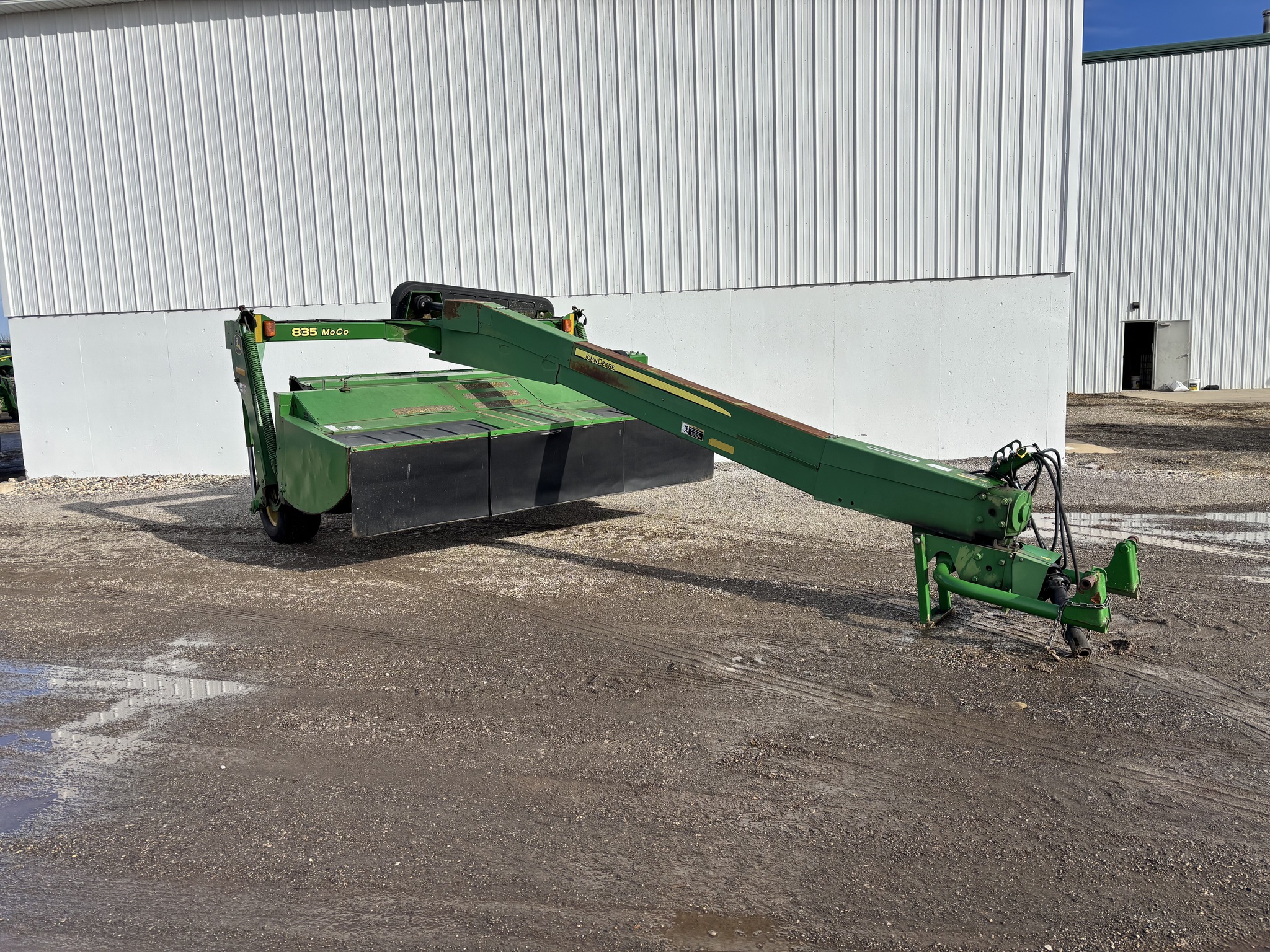 2011 John Deere 835 Image 1