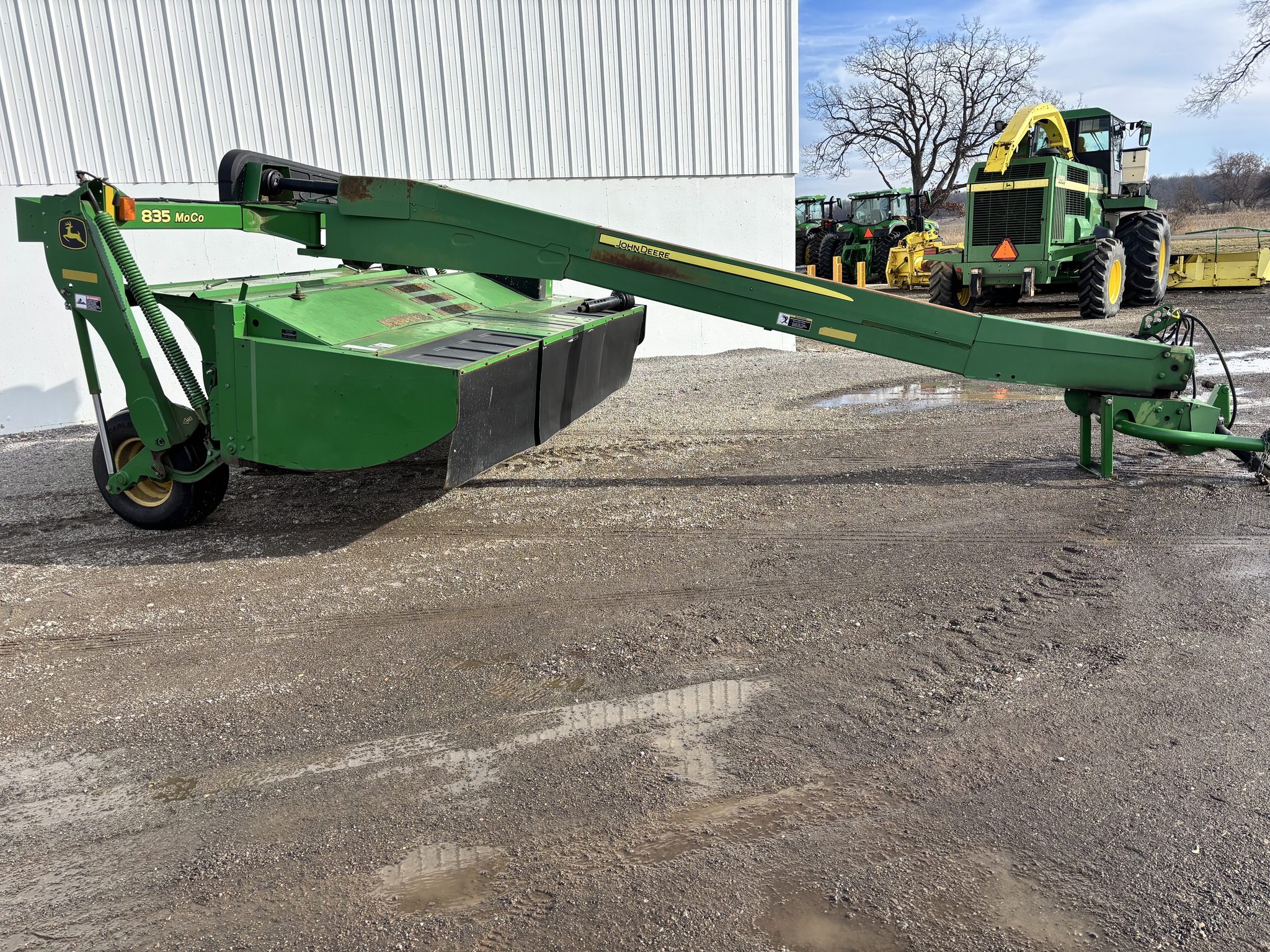 2011 John Deere 835 Image 2