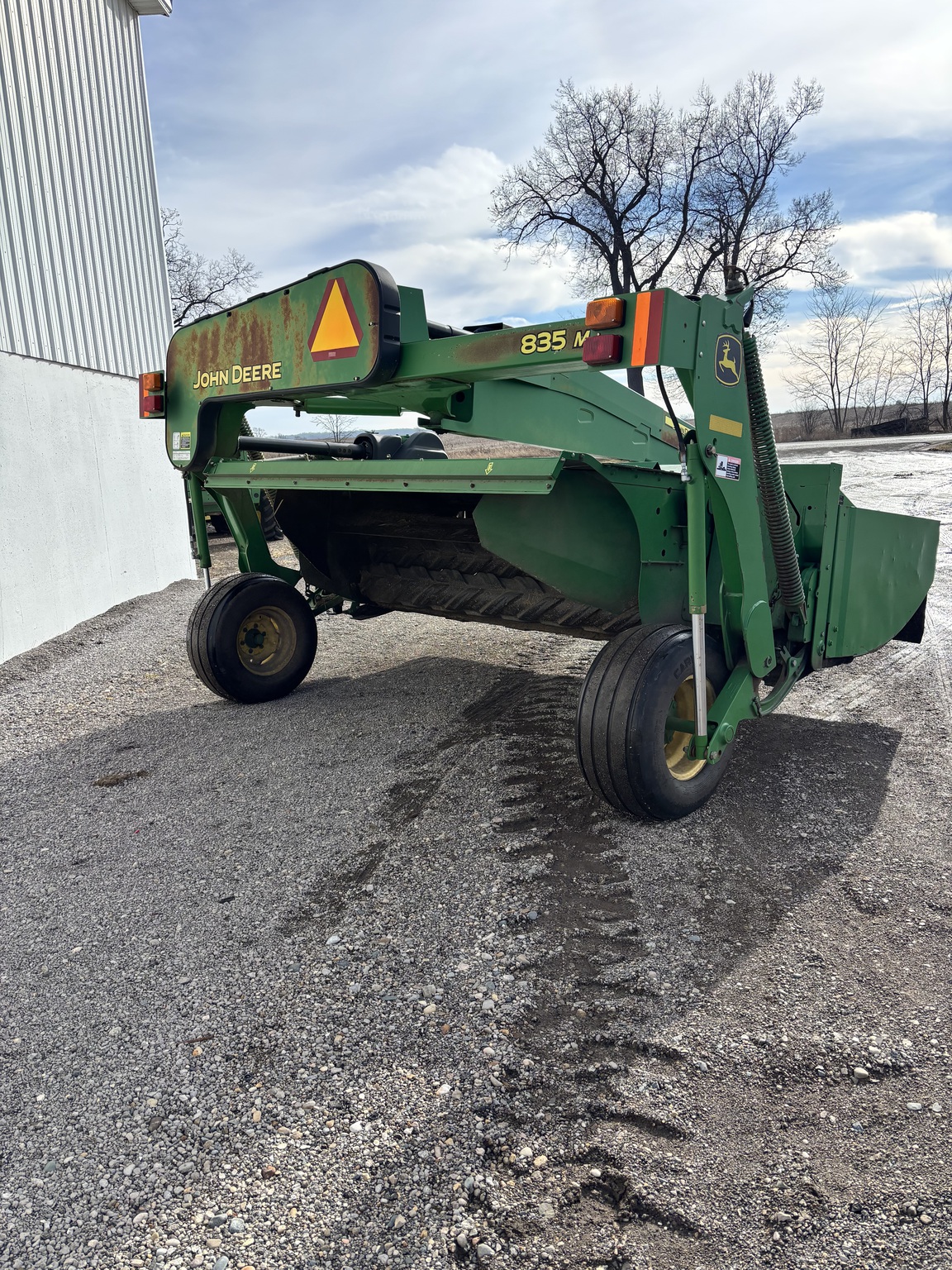 2011 John Deere 835 Image 3