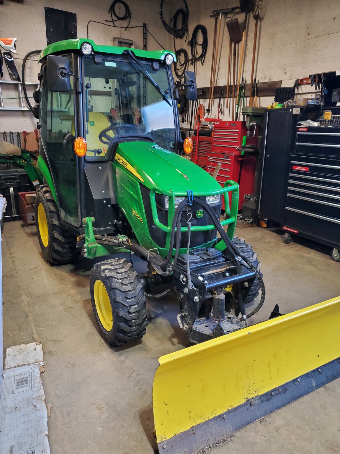 2022 John Deere 2025R Image 1