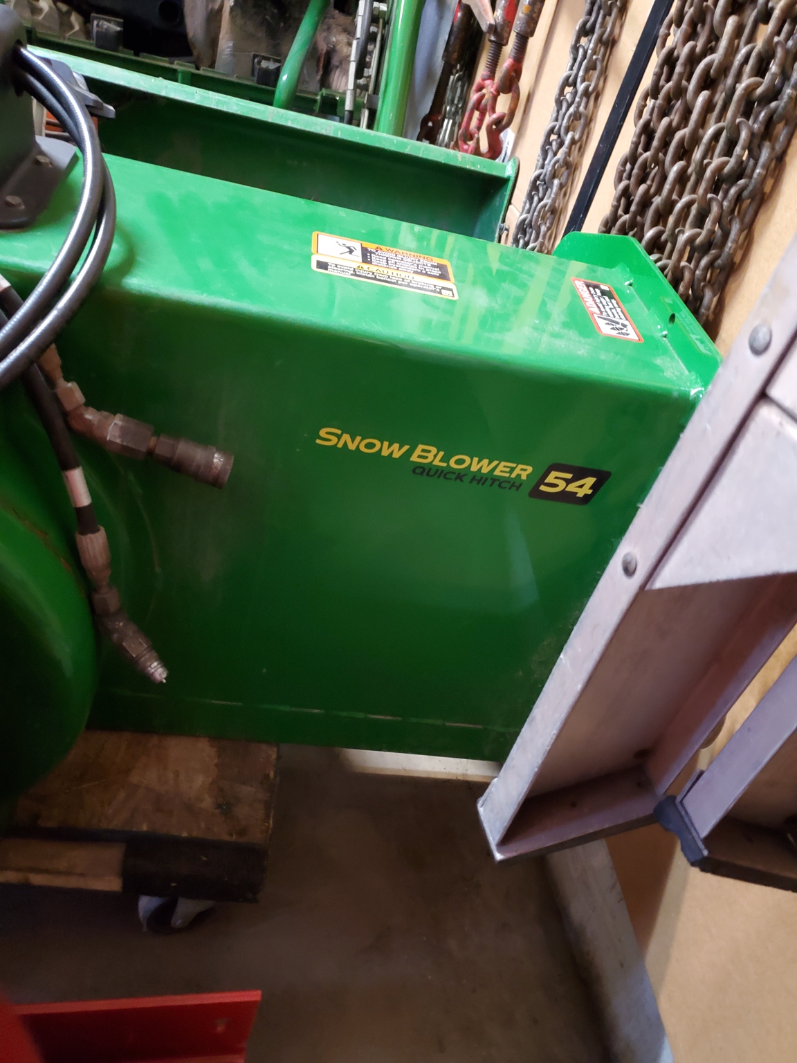 2022 John Deere 2025R Image 8